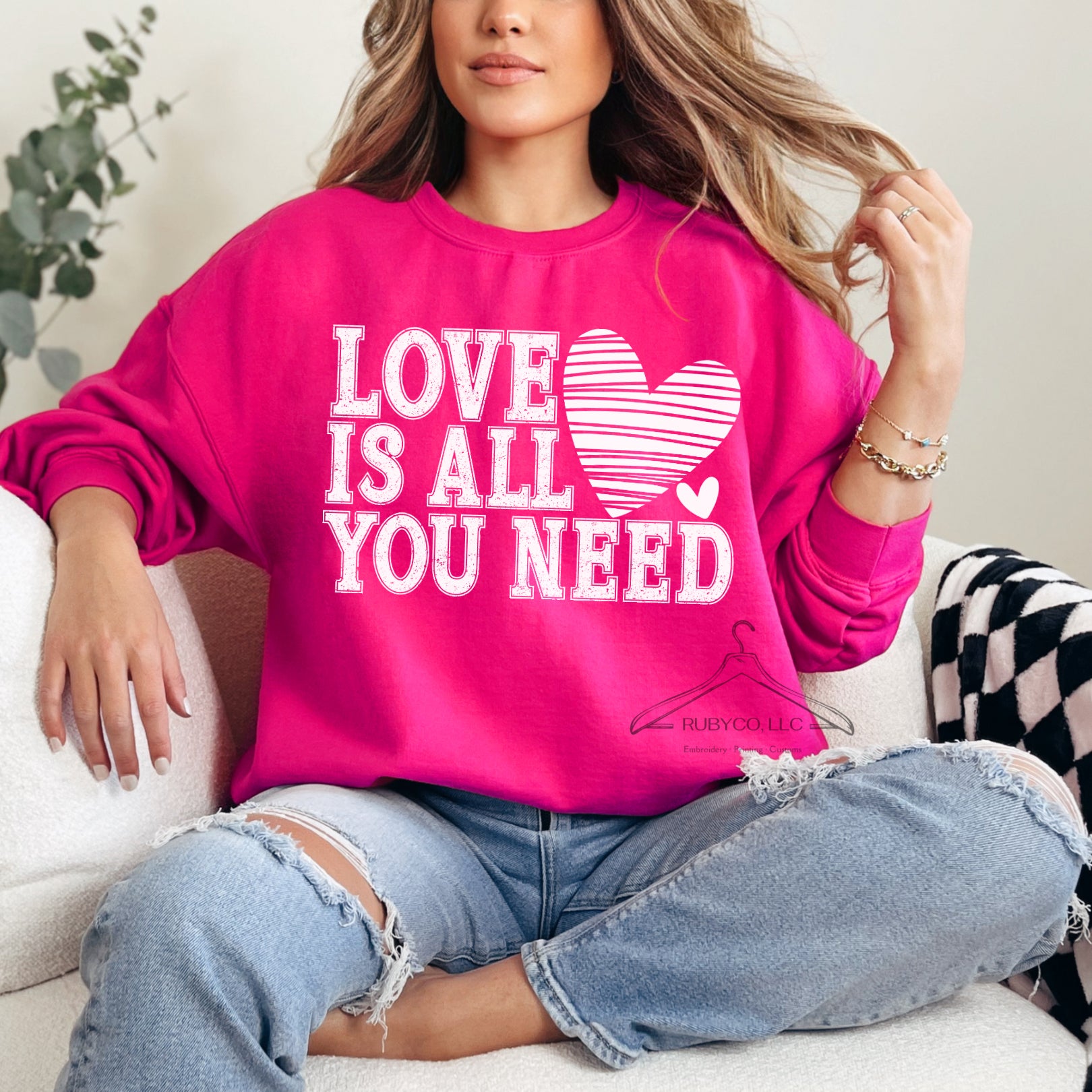 Love is All You Need  - Sweatshirt